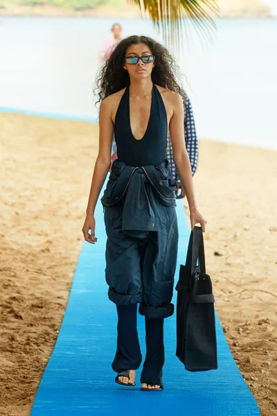 Look 25